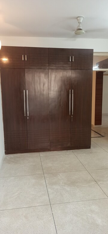 Furnished Amenities in 4 BHK Apartment at Tarika CGHS, Sector 43 – for Rent