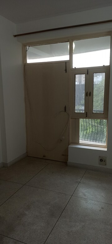 Room in 4 BHK Apartment at Tarika CGHS, Sector 43 – for Rent