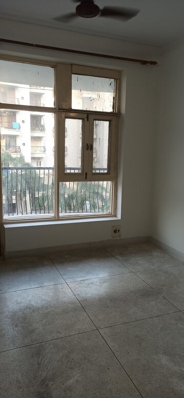 Room in 4 BHK Apartment at Tarika CGHS, Sector 43 – for Rent