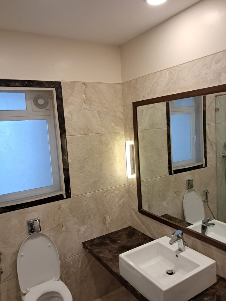 Bathroom, supreme-amadore 4 Bedroom 3000 Sq.Ft. Apartment In Baner Pune 8930305