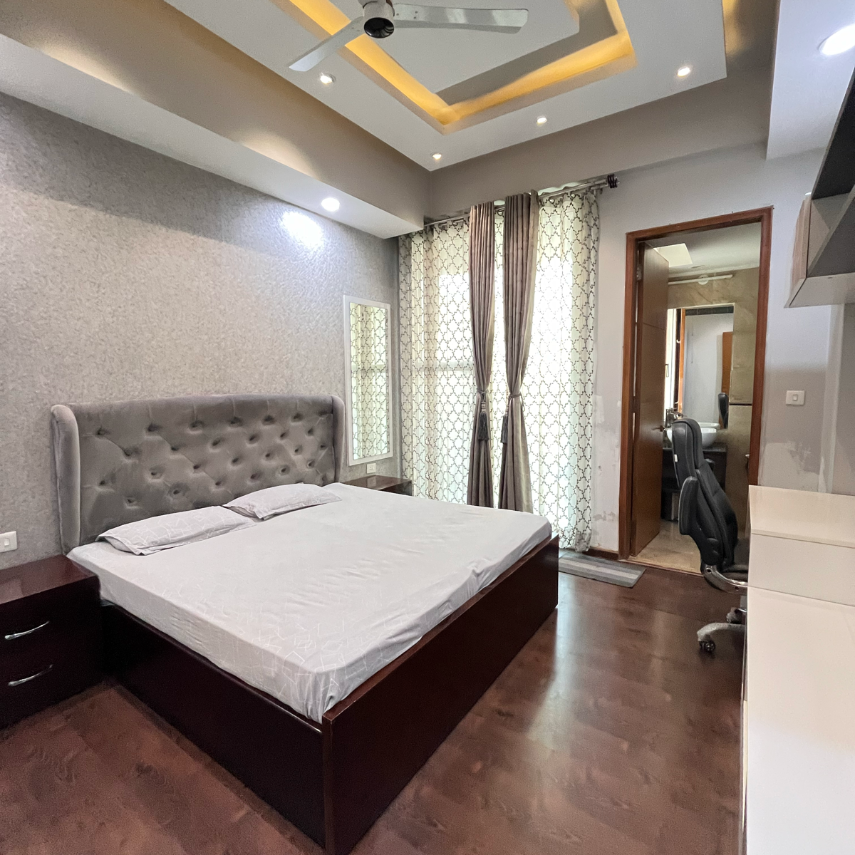 4 BHK + Pooja Room,Servant Room Apartment For Rent in Dasnac Burj