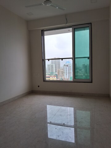 Room in 3 BHK Apartment at Sunder Lane, Malad West – for Sale