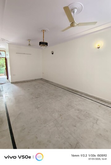 Room in 3.5 BHK Builder Floor at Rajouri Garden – for Rent