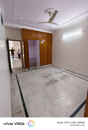 Room in 3.5 BHK Builder Floor at Rajouri Garden – for Rent