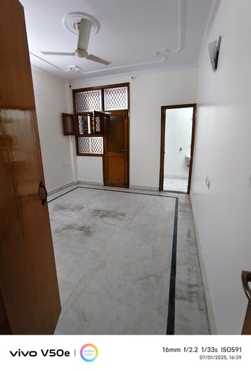 Room in 3.5 BHK Builder Floor at Rajouri Garden – for Rent