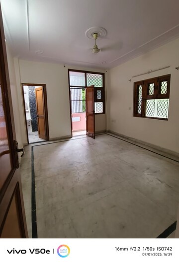 Room in 3.5 BHK Builder Floor at Rajouri Garden – for Rent