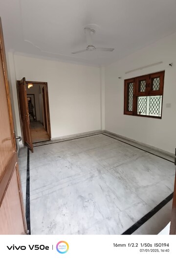 Room in 3.5 BHK Builder Floor at Rajouri Garden – for Rent