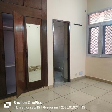 Room in 4 BHK Apartment at Jubilee Apartments, Sector 15 – for Rent