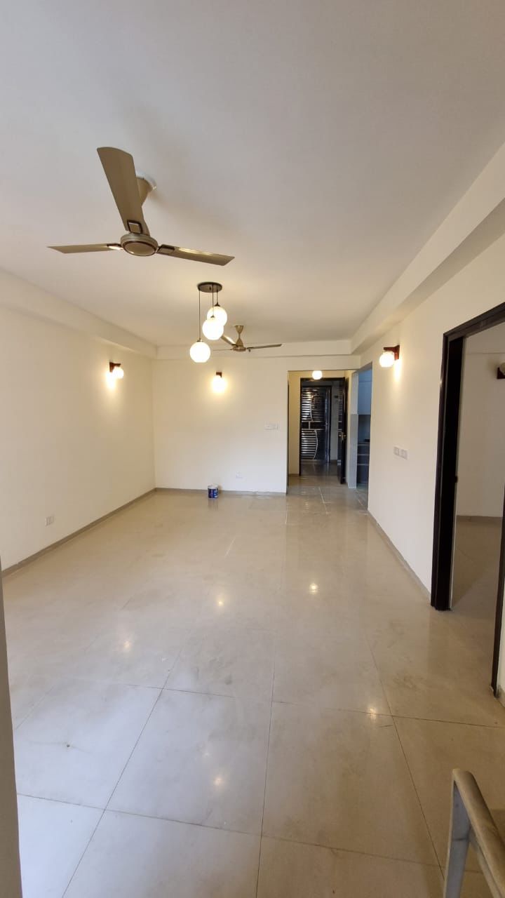 2 BHK Apartment For Rent in Logix Blossom County