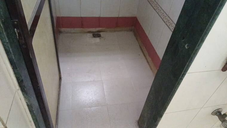 Bathroom, vrindavan-chs-thane-west 1 Bedroom 465 Sq.Ft. Apartment In Vrindavan Society Thane 8930393