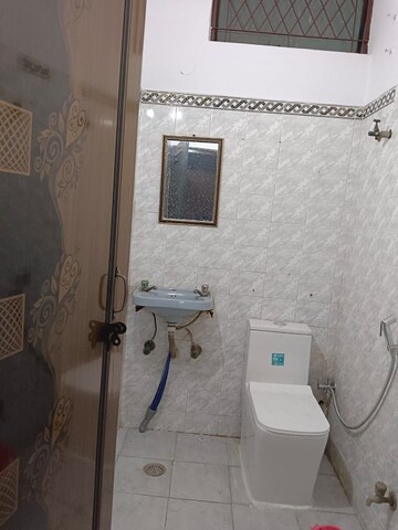 Bathroom in 1 BHK Builder Floor at Lajpat Nagar 4 – for Rent