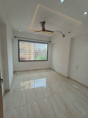 Room in 2 BHK Apartment at Rite Skyluxe, Chembur – for Rent
