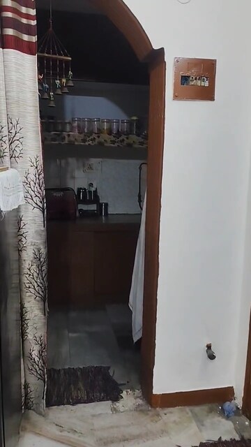 Furnished Amenities in 2 BHK Builder Floor at Dilshad Colony – for Sale
