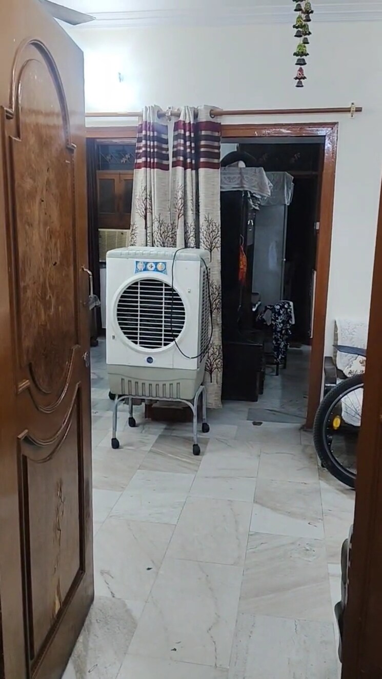  Parking, dilshad colony 2 Bedroom 9000 Sq.Ft. Builder Floor In Dilshad Colony Delhi 8930491