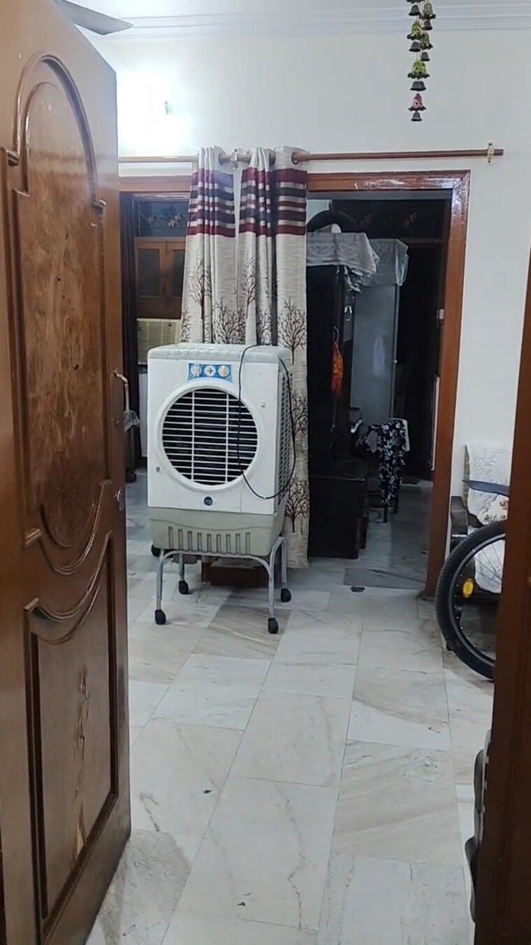  Parking, dilshad colony 2 Bedroom 9000 Sq.Ft. Builder Floor In Dilshad Colony Delhi 8930491