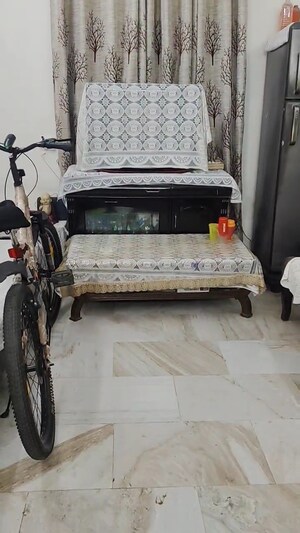 Parking in 2 BHK Builder Floor at Dilshad Colony – for Sale