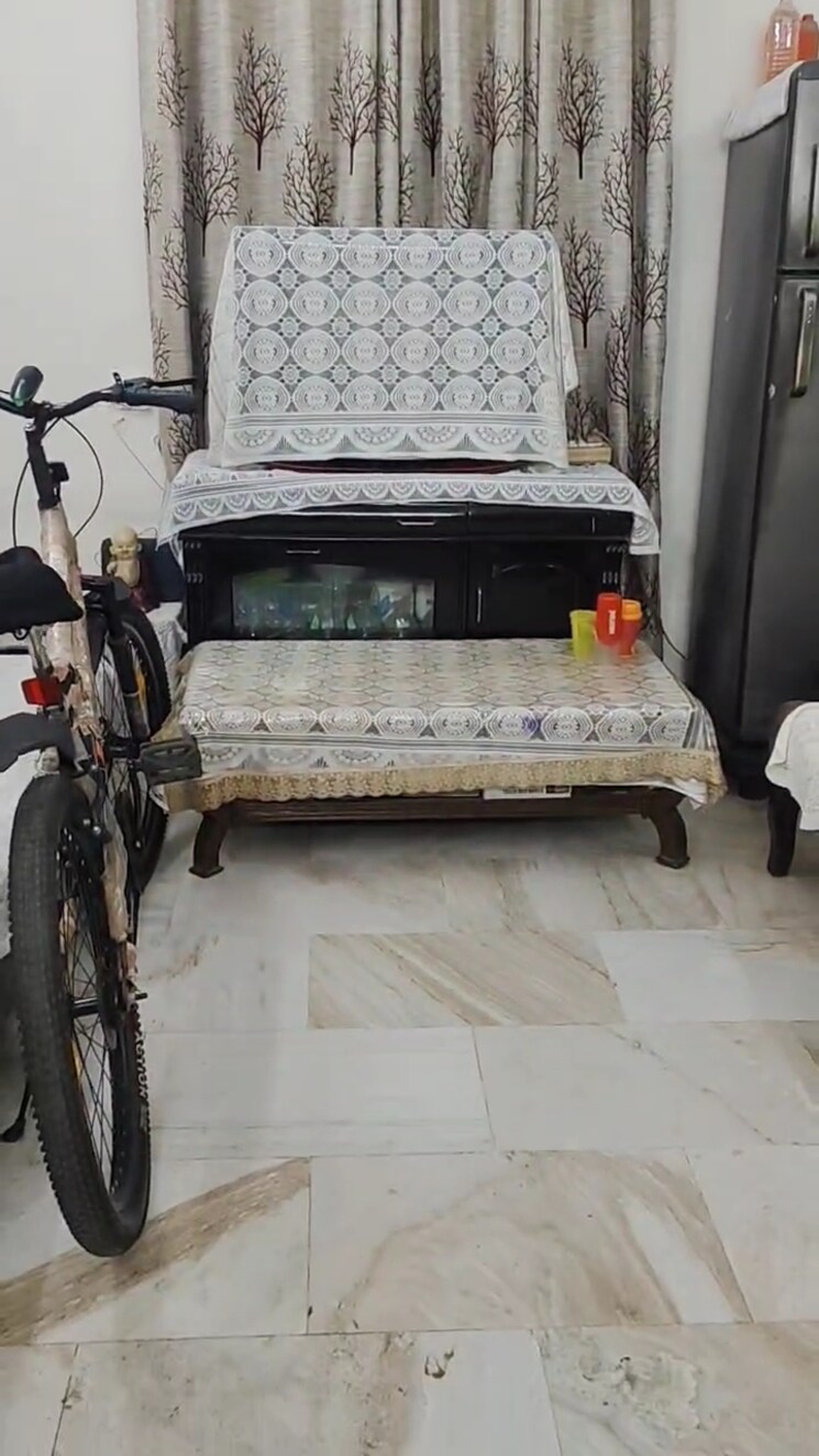  Parking, dilshad colony 2 Bedroom 9000 Sq.Ft. Builder Floor In Dilshad Colony Delhi 8930491