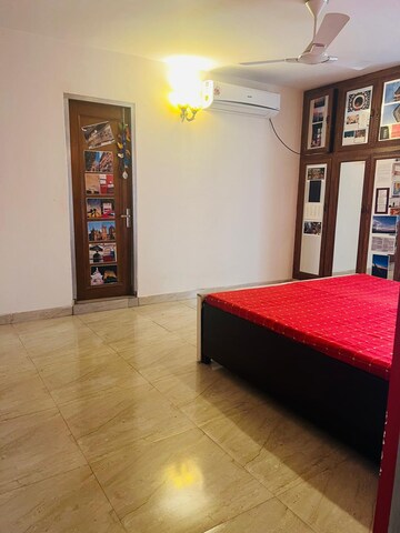Room in 3 BHK Builder Floor at Chittaranjan Park – for Rent