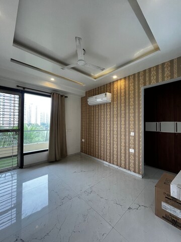 Room in 3 BHK Builder Floor at Unitech South City 1, South City 1 – for Rent