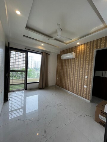 Room in 3 BHK Builder Floor at Unitech South City 1, South City 1 – for Rent