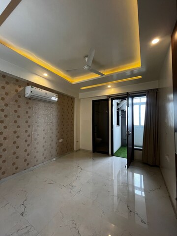 Bedroom in 3 BHK Builder Floor at Unitech South City 1, South City 1 – for Rent