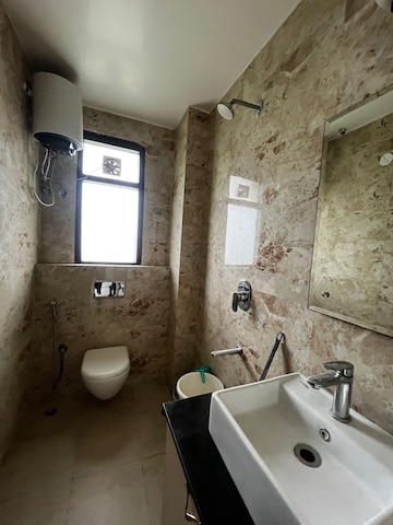 Bathroom in 3 BHK Builder Floor at Unitech South City 1, South City 1 – for Rent