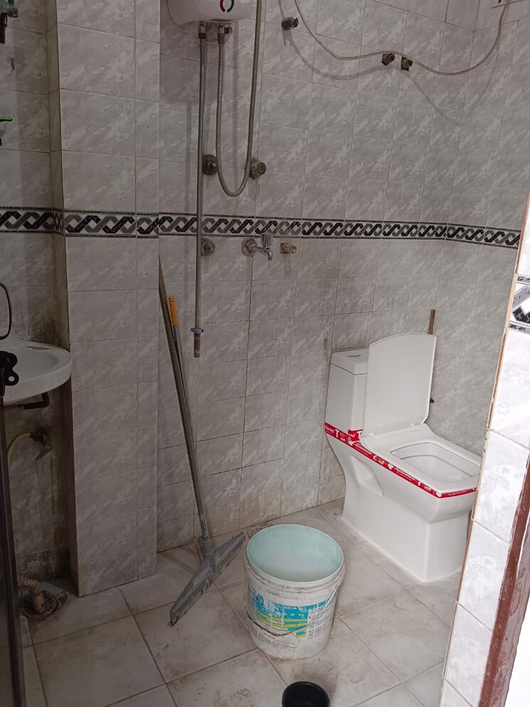 Bathroom, lajpat nagar 4 1 Bedroom 456 Sq.Ft. Builder Floor In Lajpat Nagar 4 Delhi 8930481
