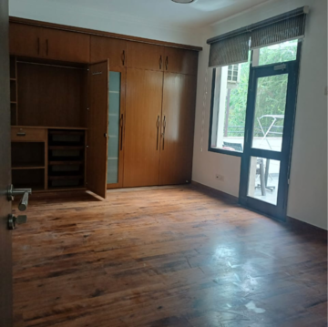 Room in 4 BHK Builder Floor at Saket – for Rent