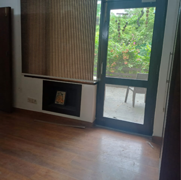 Room in 4 BHK Builder Floor at Saket – for Rent