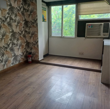 Room in 4 BHK Builder Floor at Saket – for Rent