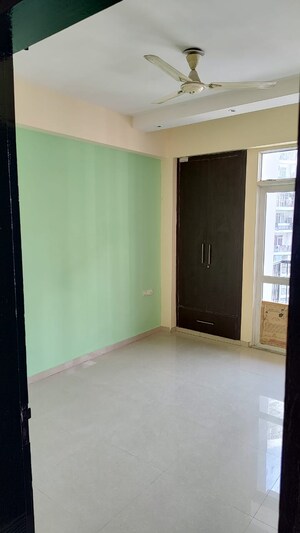 Room in 3.5 BHK Apartment at Prateek Wisteria, Sector 77 – for Sale