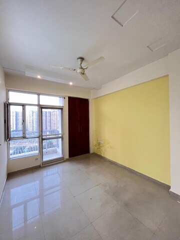 Room in 3.5 BHK Apartment at Prateek Wisteria, Sector 77 – for Sale