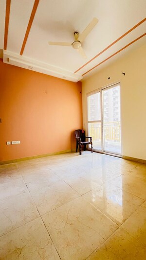Room in 3.5 BHK Apartment at Prateek Wisteria, Sector 77 – for Sale