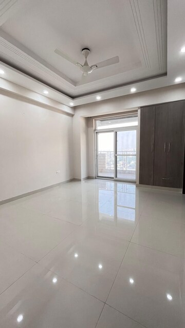 Room in 4 BHK Apartment at Parx Laureate, Sector 108 – for Rent