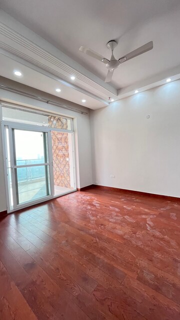 Room in 4 BHK Apartment at Parx Laureate, Sector 108 – for Rent