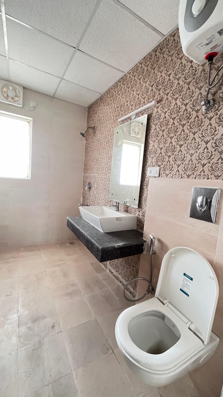 Bathroom, parx-laureate 3.5 Bedroom 3195 Sq.Ft. Apartment In Sector 108 Noida 8930535