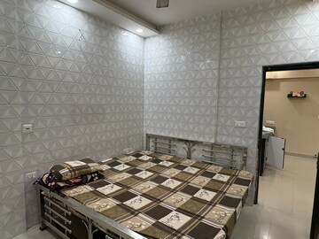 Room in 3 BHK Apartment at Emami City, Golpark – for Rent