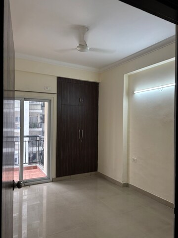 Room in 3.5 BHK Apartment at Gardenia Gateway, Sector 75 – for Rent