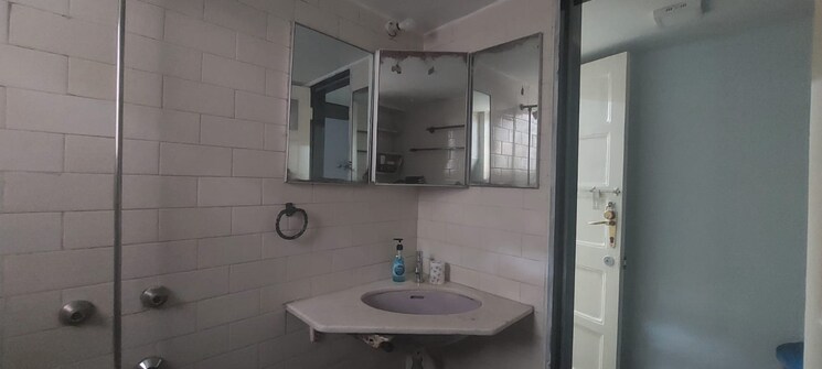 Bathroom, santacruz east Pg For Boys In Santacruz East 8930572