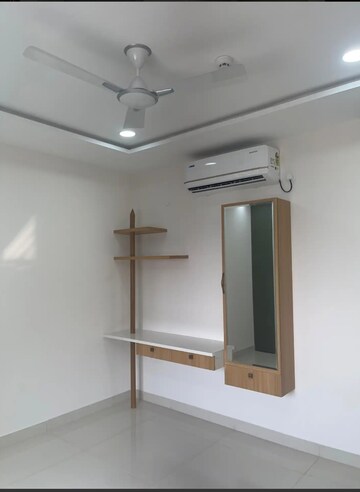 Room in 3 BHK Apartment at Prestige Tranquil, Kokapet – for Rent