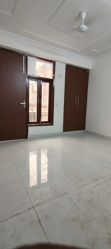Room in 2 BHK Builder Floor at Chattarpur – for Rent