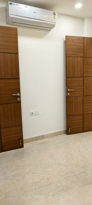 Room in 2 BHK Builder Floor at Lajpat Nagar – for Rent