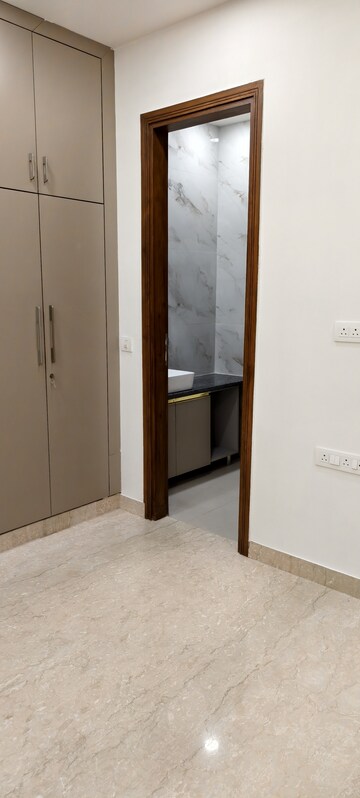 Room in 2 BHK Builder Floor at Lajpat Nagar – for Rent