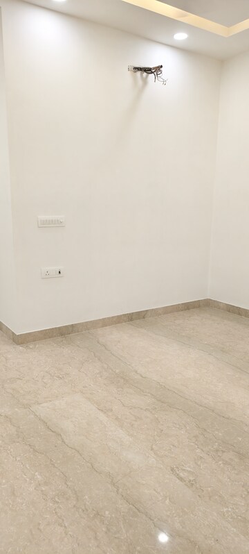 Room in 2 BHK Builder Floor at Lajpat Nagar – for Rent