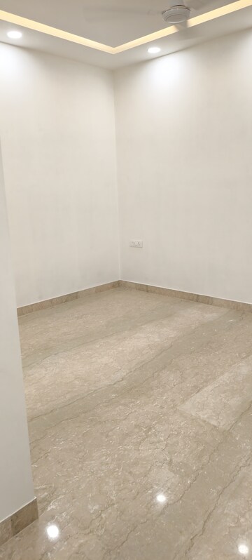 Room in 2 BHK Builder Floor at Lajpat Nagar – for Rent
