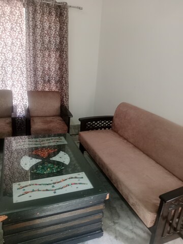 Living Room in 1.5 BHK Builder Floor at Ansals Sushant City – for Rent