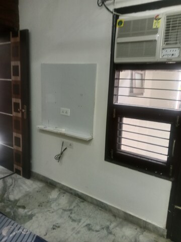 Room in 1.5 BHK Builder Floor at Ansals Sushant City – for Rent