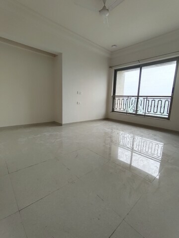 Room in 2 BHK Apartment at Hiranandani Fortune City, New Panvel – for Rent