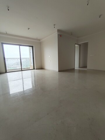 Room in 3 BHK Apartment at Hiranandani Fortune City, New Panvel – for Rent
