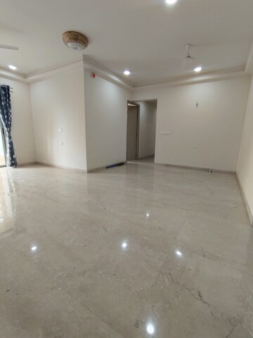Room in 3 BHK Apartment at Hiranandani Fortune City, New Panvel – for Rent